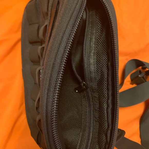 Hyke - Limited Editon - Sling Bag - Picture 8 of 14